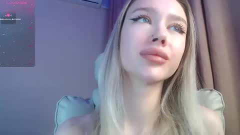 Snapshot of des_ch chatting on December 18, 5:19 pm Ari online show from December 18, 5:19 pm