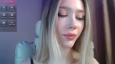 Snapshot of des_ch chatting on January 13, 6:35 pm Ari online show from January 13, 6:35 pm