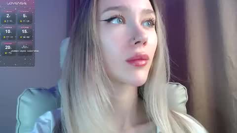 Snapshot of des_ch chatting on February 22, 5:22 pm Ari online show from February 22, 5:22 pm