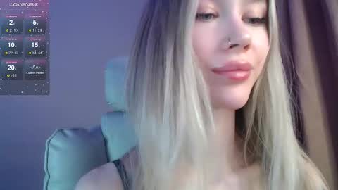 Snapshot of des_ch chatting on February 23, 5:32 pm Ari online show from February 23, 5:32 pm