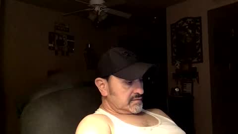 Snapshot of desertdaddy658488 chatting on February 19, 1:56 am desertdaddy658488 online show from February 19, 1:56 am