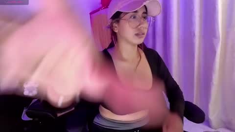 TORI AND MR. BEAR online show from April 7, 6:19 pm