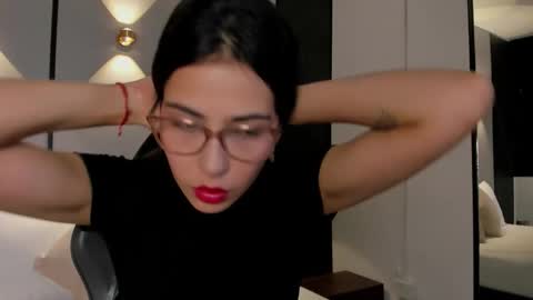 Snapshot of desireee_ chatting on October 28, 12:19 pm desire online show from October 28, 12:19 pm