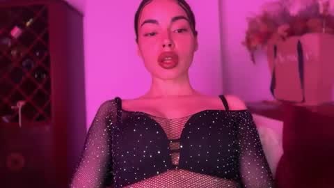 Snapshot of desireepetite chatting on April 18, 7:07 pm Petitee Desiree online show from April 18, 7:07 pm