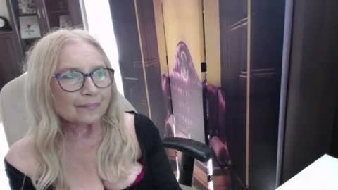 Snapshot of desiresofia chatting on July 19, 1:48 pm S O F I A online show from July 19, 1:48 pm