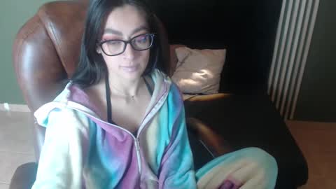 Snapshot of desiring__angel chatting on December 18, 10:30 am Desiring Angel online show from December 18, 10:30 am