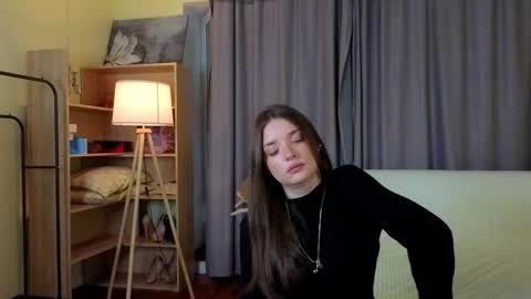 Snapshot of dessiehollembaek chatting on October 28, 1:03 pm kristine online show from October 28, 1:03 pm