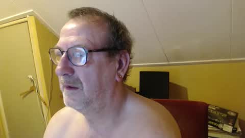 destelp online show from December 3, 11:25 pm