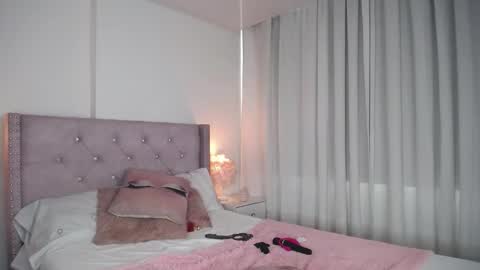 Snapshot of destinysweet21 chatting on December 21, 4:36 pm destinysweet21 online show from December 21, 4:36 pm