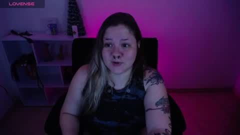 Snapshot of destroyall420 chatting on January 3, 1:59 am Lola Bdsm and fries online show from January 3, 1:59 am
