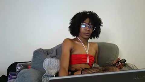 Snapshot of deviantdynasty chatting on November 10, 11:53 am deviantdynasty online show from November 10, 11:53 am