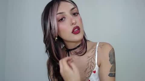 Snapshot of devil_blood chatting on September 20, 7:04 pm Angel Boo and Adrian online show from September 20, 7:04 pm