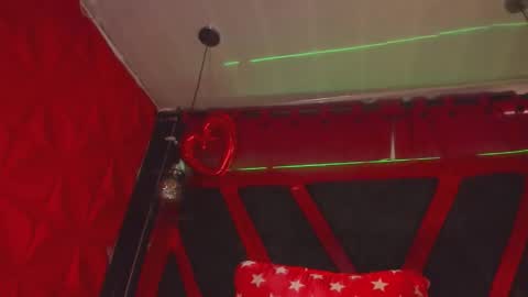 Snapshot of devil_taylorx chatting on February 6, 4:10 pm devil_taylorx online show from February 6, 4:10 pm