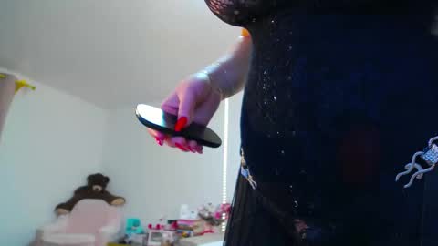 Snapshot of devilishpuss chatting on December 22, 12:50 am AlexaMills online show from December 22, 12:50 am