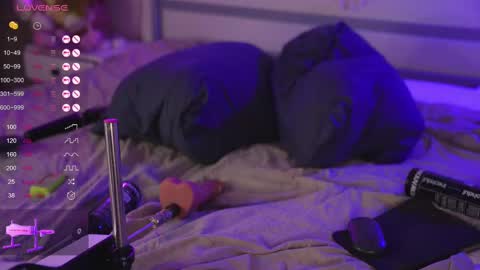 Snapshot of devilss_toy chatting on February 17, 6:04 pm CIBELLE online show from February 17, 6:04 pm