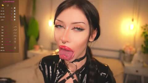 Snapshot of devilss_toy chatting on October 4, 4:05 pm CIBELLE online show from October 4, 4:05 pm