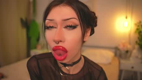 Snapshot of devilss_toy chatting on October 9, 4:05 pm CIBELLE online show from October 9, 4:05 pm