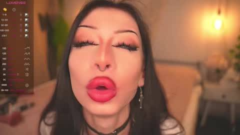 Snapshot of devilss_toy chatting on October 20, 4:07 pm CIBELLE online show from October 20, 4:07 pm