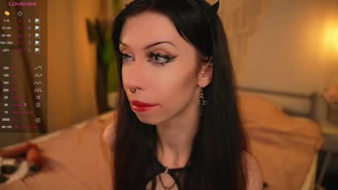 Snapshot of devilss_toy chatting on October 21, 4:19 pm CIBELLE online show from October 21, 4:19 pm