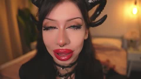 Snapshot of devilss_toy chatting on November 1, 4:09 pm CIBELLE online show from November 1, 4:09 pm