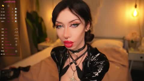 Snapshot of devilss_toy chatting on November 4, 4:06 pm CIBELLE online show from November 4, 4:06 pm