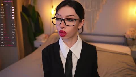 Snapshot of devilss_toy chatting on November 18, 4:00 pm CIBELLE online show from November 18, 4:00 pm