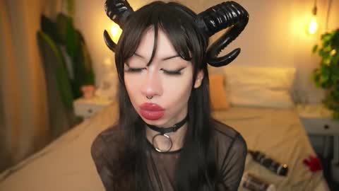 Snapshot of devilss_toy chatting on November 28, 3:58 pm CIBELLE online show from November 28, 3:58 pm