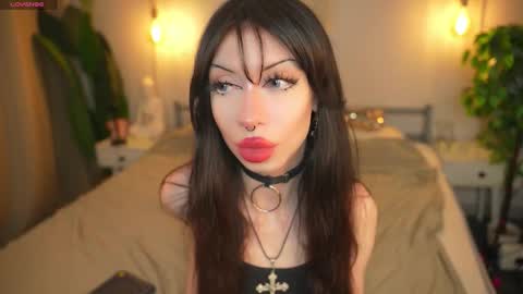 Snapshot of devilss_toy chatting on December 1, 3:50 pm CIBELLE online show from December 1, 3:50 pm
