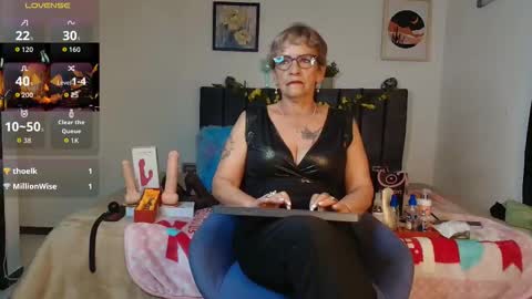 Snapshot of devora_mature65 chatting on November 8, 9:35 pm Devora online show from November 8, 9:35 pm