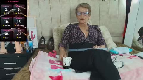 Snapshot of devora_mature65 chatting on November 19, 2:33 am Devora online show from November 19, 2:33 am