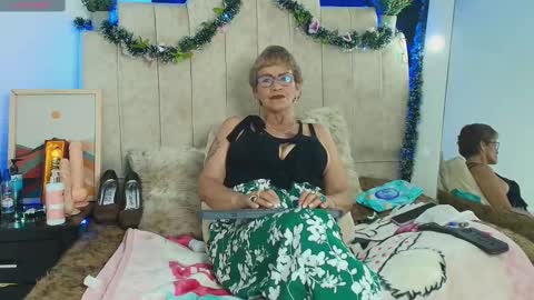 Snapshot of devora_mature65 chatting on November 21, 2:43 am Devora online show from November 21, 2:43 am