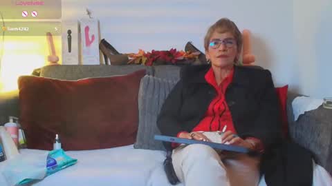 Snapshot of devora_mature65 chatting on November 22, 2:43 am Devora online show from November 22, 2:43 am