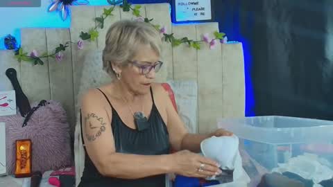 Snapshot of devora_mature65 chatting on January 9, 6:21 pm Devora online show from January 9, 6:21 pm