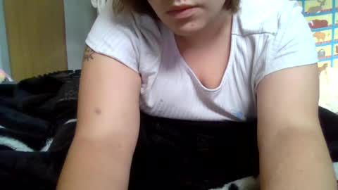 Snapshot of devykitten2018 chatting on June 24, 10:42 pm devykitten online show from June 24, 10:42 pm