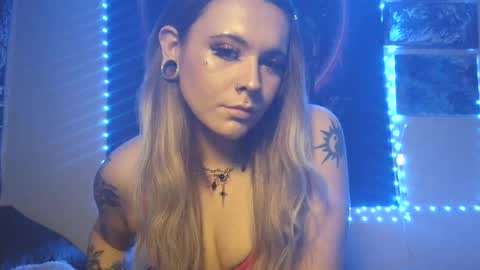 Snapshot of devyn_winter chatting on July 5, 12:17 am devyn winter online show from July 5, 12:17 am
