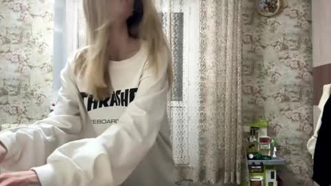 dewdropdoll online show from April 18, 3:38 pm