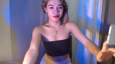 dexie121698 online show from March 12, 5:13 am
