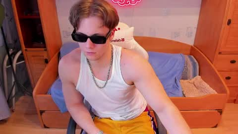 Dexter online show from May 22, 6:13 pm