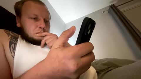 Snapshot of deznuts130 chatting on January 17, 2:08 am deznuts130 online show from January 17, 2:08 am