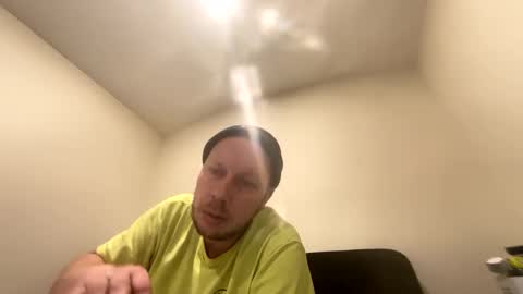 Snapshot of deznuts130 chatting on February 16, 3:58 am deznuts130 online show from February 16, 3:58 am