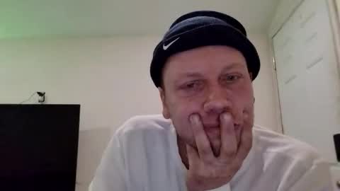 Snapshot of deznuts130 chatting on February 12, 2:28 am deznuts130 online show from February 12, 2:28 am