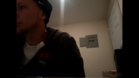 Snapshot of deznuts130 chatting on February 13, 8:54 am deznuts130 online show from February 13, 8:54 am