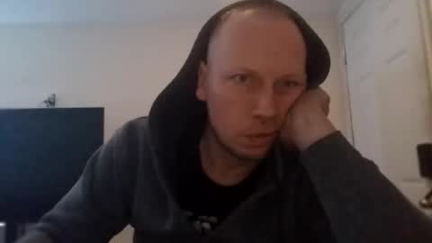 Snapshot of deznuts130 chatting on February 15, 8:02 am deznuts130 online show from February 15, 8:02 am