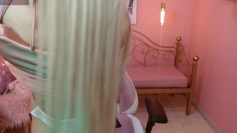 Snapshot of dhalton_x chatting on February 21, 4:35 am Dhalton online show from February 21, 4:35 am