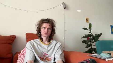 Snapshot of di_n_alex chatting on May 7, 8:31 am Di Alex online show from May 7, 8:31 am