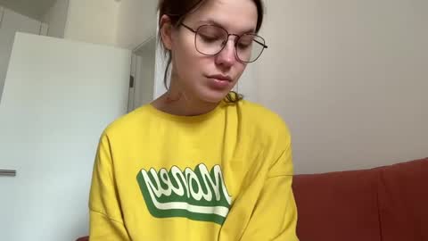 Snapshot of di_n_alex chatting on June 3, 12:30 pm Di Alex online show from June 3, 12:30 pm