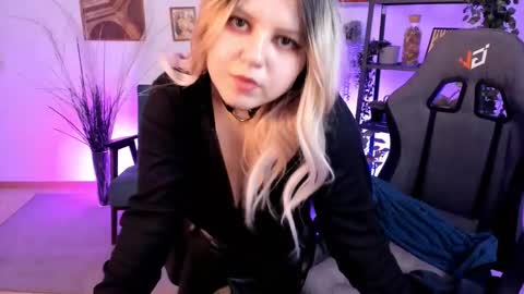 Dia online show from March 11, 8:53 pm