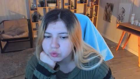 Dia online show from October 26, 7:42 pm