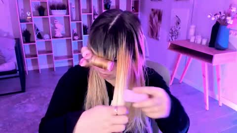 Dia online show from November 8, 7:45 pm