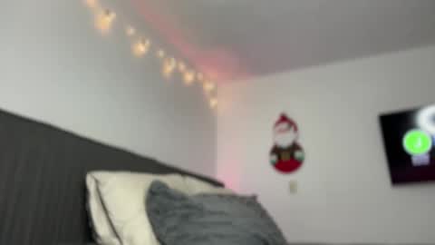 Snapshot of diagostone chatting on December 17, 1:44 am Diego online show from December 17, 1:44 am